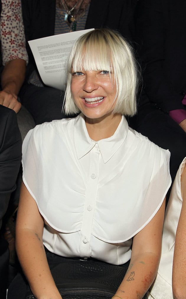 Watch: Does Sia Remove Her Wig On 'Ellen DeGeneres'? 