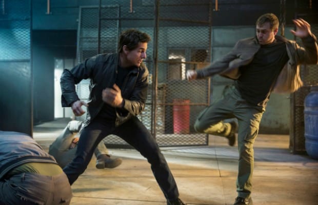 Left to right: Tom Cruise plays Jack Reacher and Gordon Alexander plays Cage Match Goon in Jack Reacher: Never Go Back from Paramount Pictures and Skydance Productions